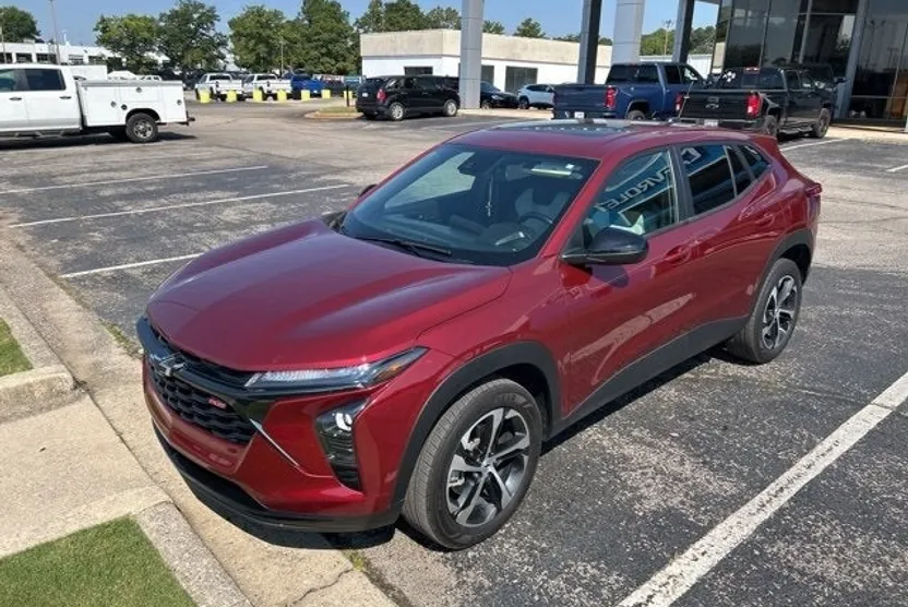 2024 Chevrolet Trax photo 1