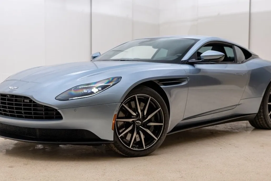 2021 Aston Martin DB11 AM5 photo 1