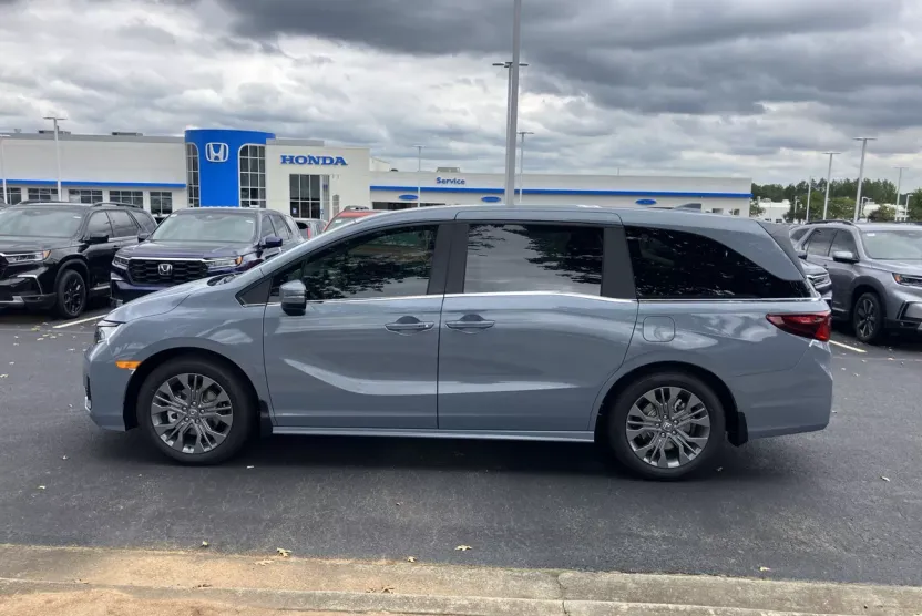 2026 Honda Odyssey Touring photo 1