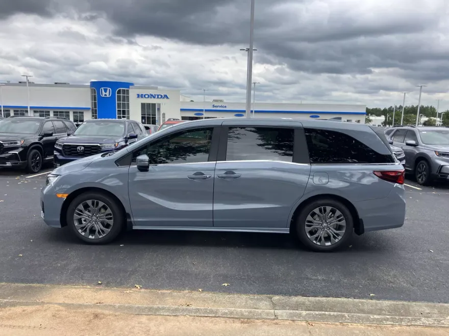 2026 Honda Odyssey Touring photo 1