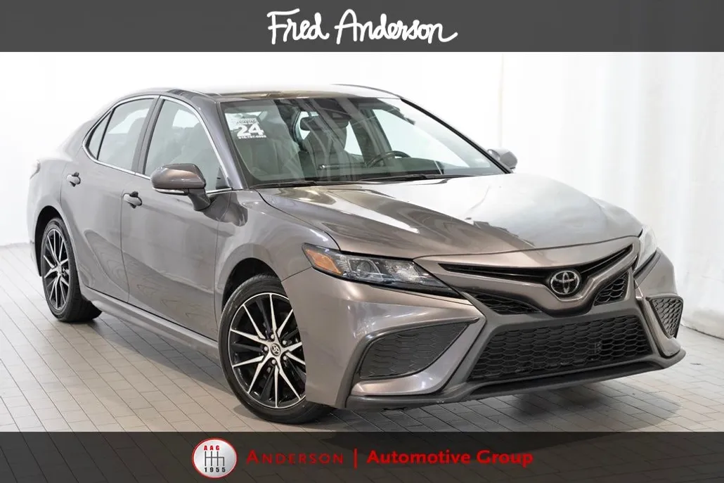 2024 Toyota Camry SE photo 1
