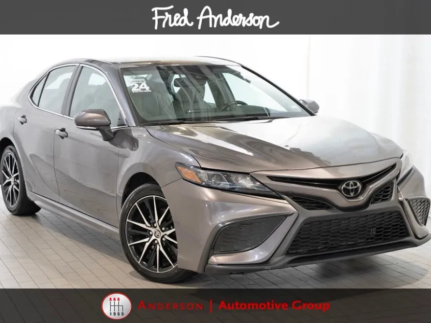 2024 Toyota Camry SE photo 1