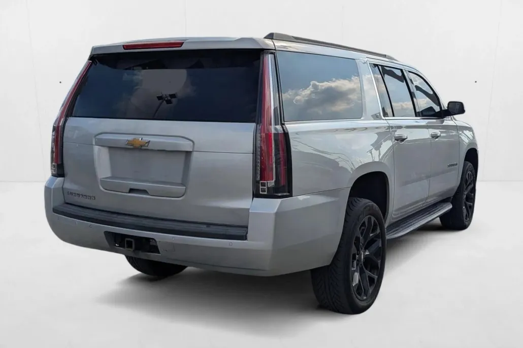 2017 Chevrolet Suburban 1500 LT photo 1