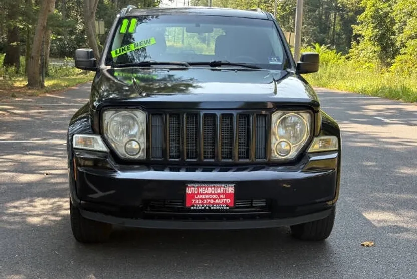 2011 Jeep Liberty Sport photo 1