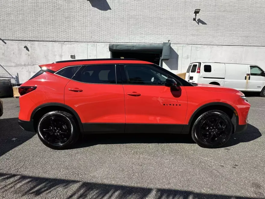 2025 Chevrolet Blazer photo 1