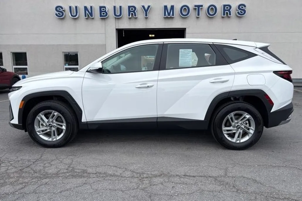 2025 Hyundai Tucson SE photo 1