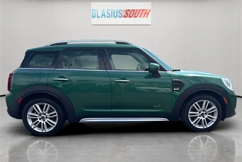 2022 Mini Countryman Oxford Edition photo 1