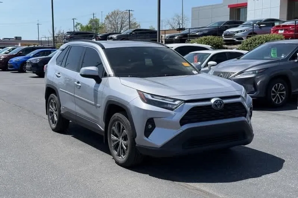 2023 Toyota RAV4 Hybrid XLE Premium photo 1