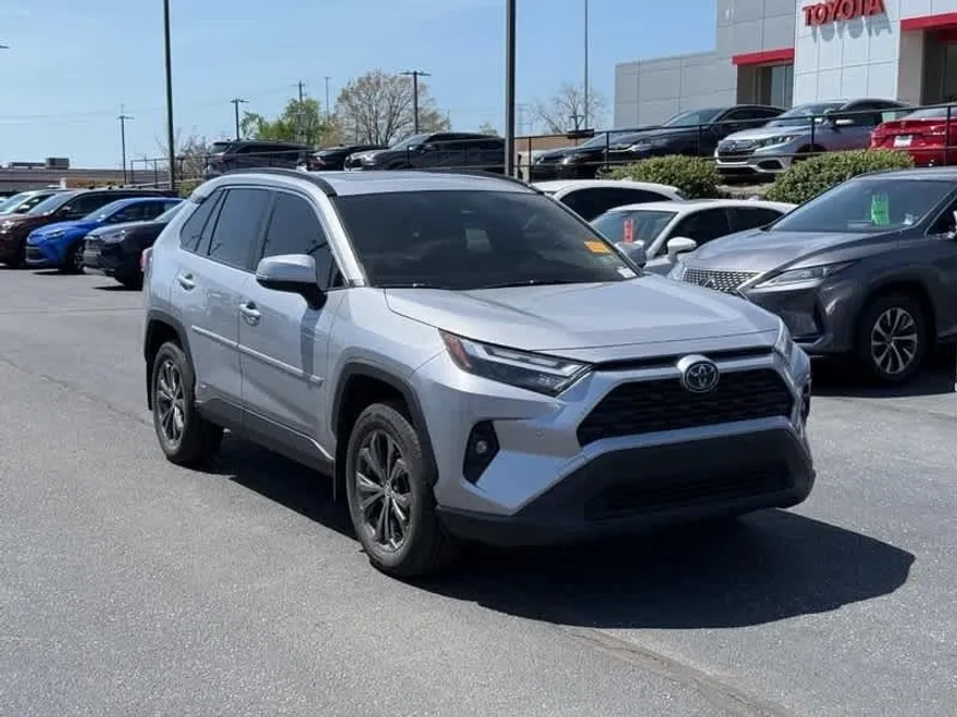 2023 Toyota RAV4 Hybrid XLE Premium photo 1