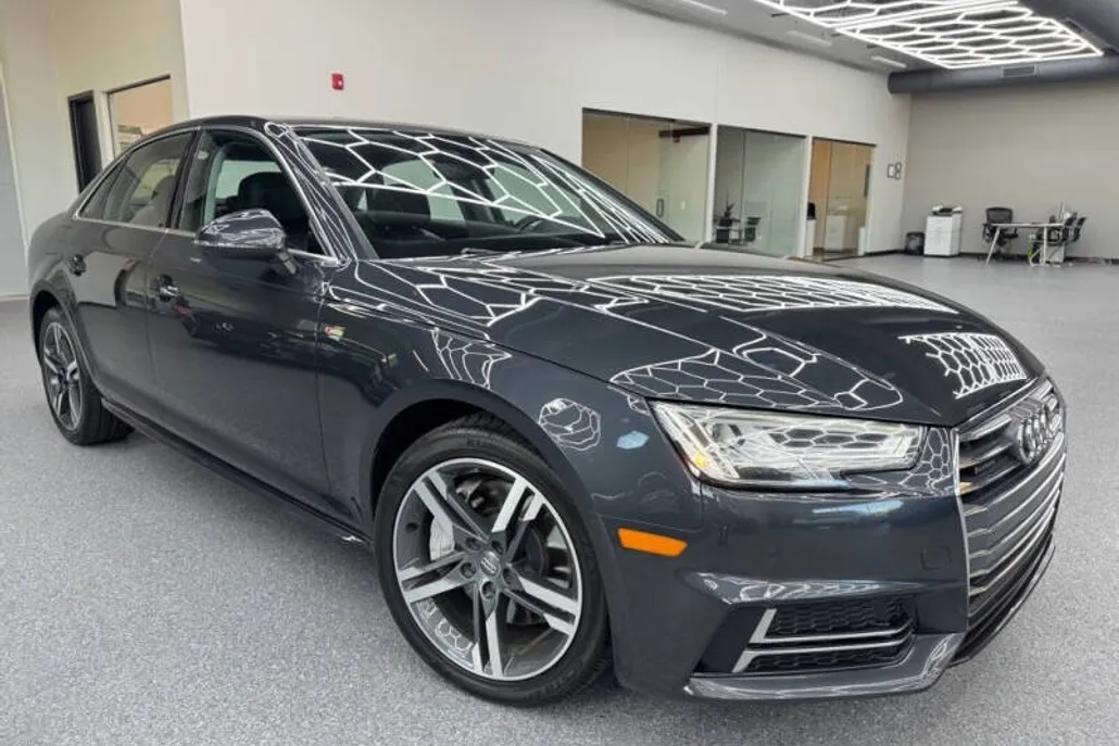 2017 Audi A4 2.0T Quattro Premium Plus photo 1
