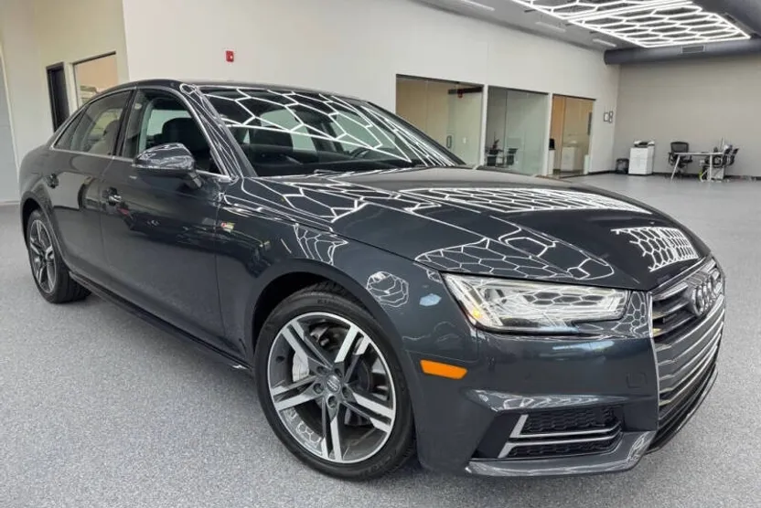 2017 Audi A4 2.0T Quattro Premium Plus photo 1