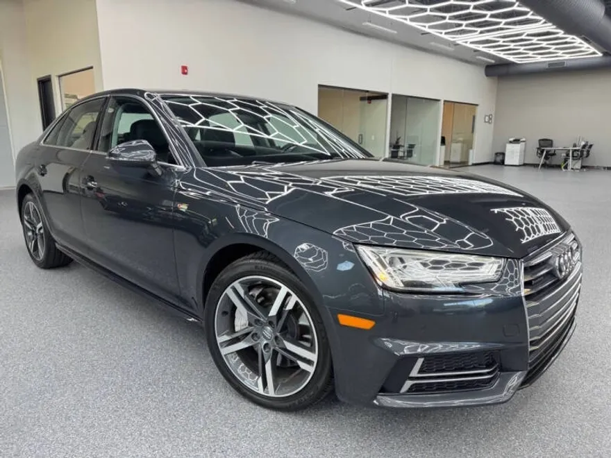 2017 Audi A4 2.0T Quattro Premium Plus photo 1
