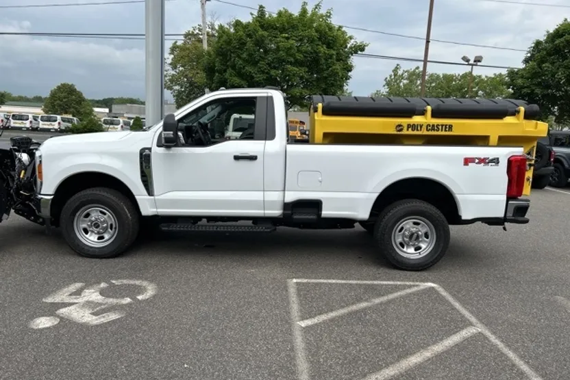 2023 Ford F-350 XL photo 1