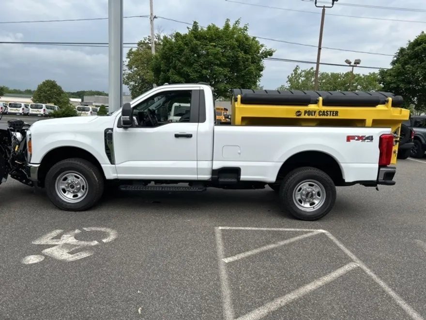 2023 Ford F-350 XL photo 1