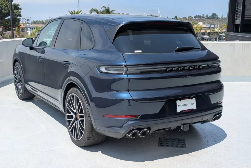 2025 Porsche Cayenne E-Hybrid photo 1