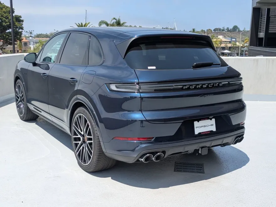 2025 Porsche Cayenne E-Hybrid photo 1