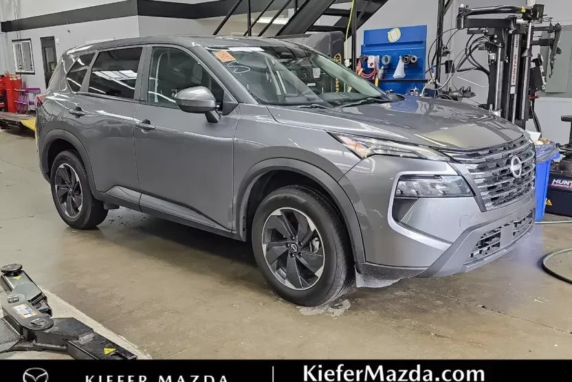 2024 Nissan Rogue SV photo 1
