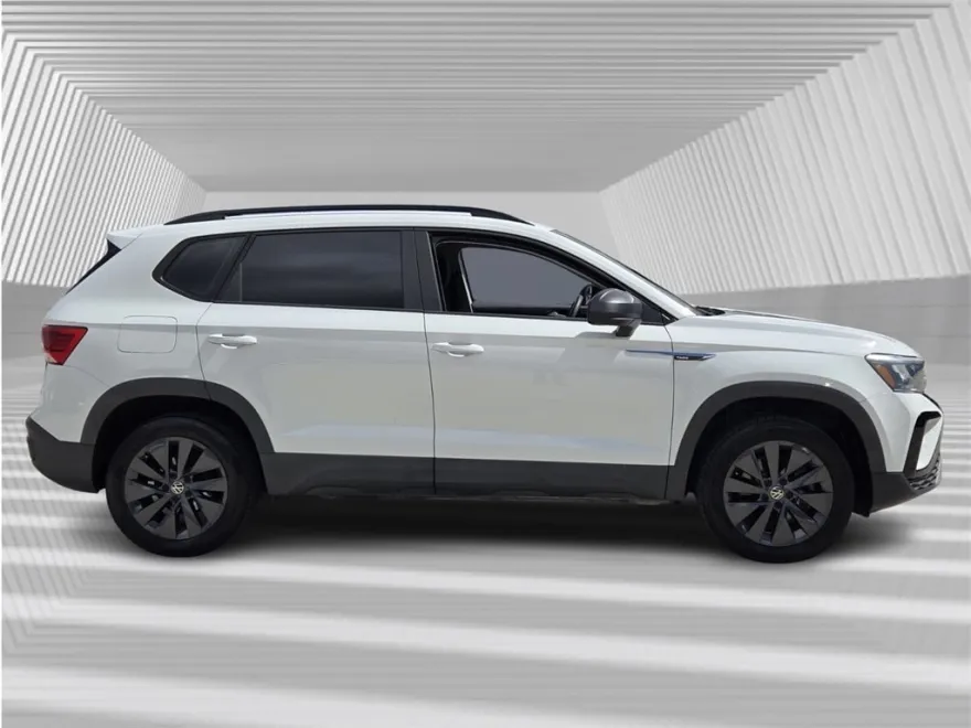 2022 Volkswagen Taos S photo 1