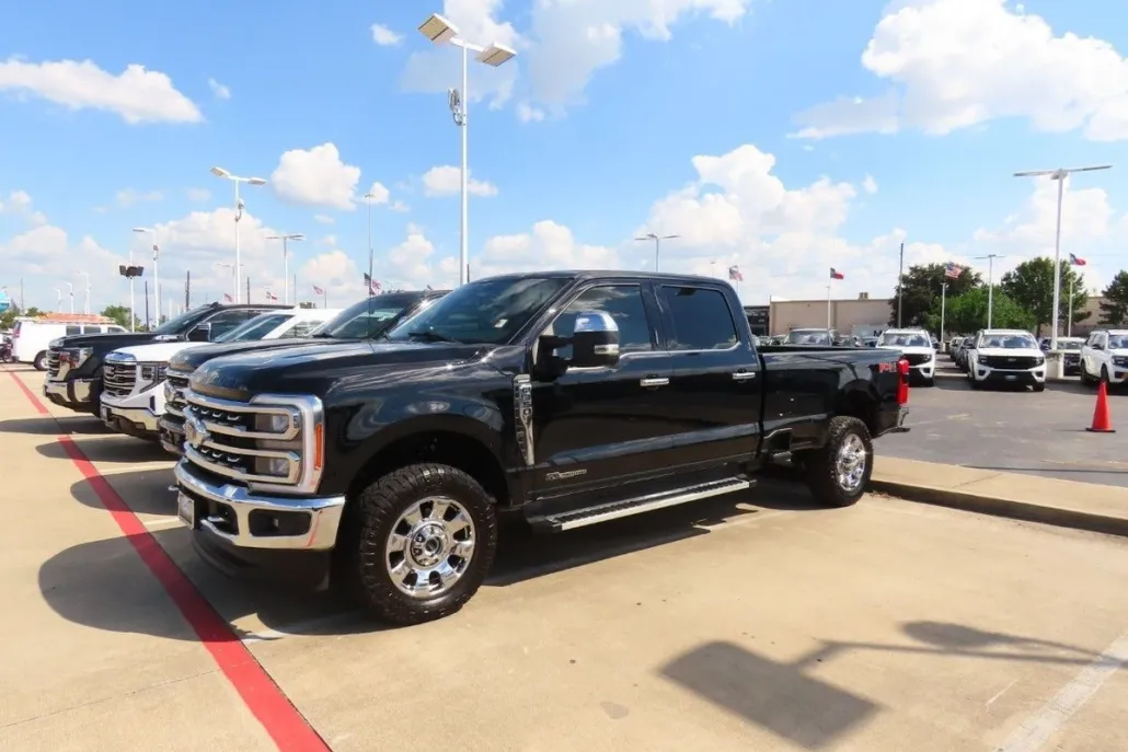 2023 Ford F-350 Lariat photo 1
