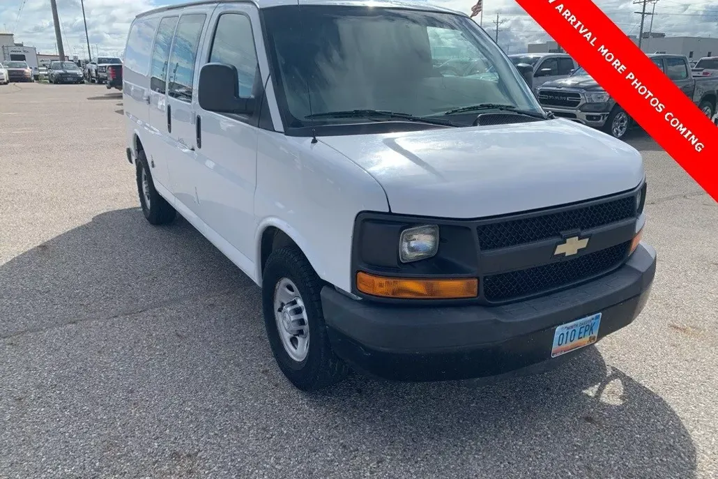 2015 Chevrolet Express 2500 Work Cargo Van photo 1