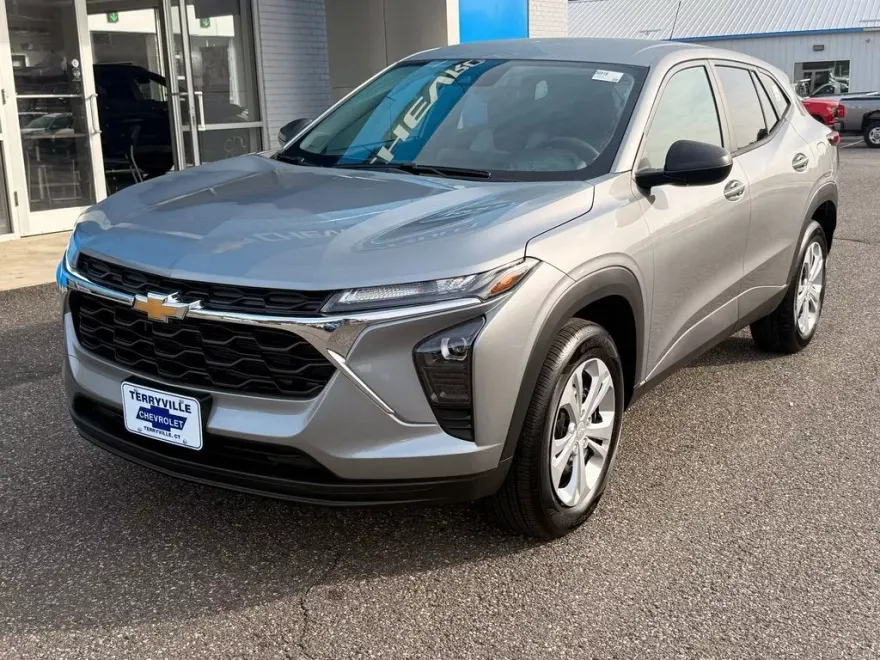2025 Chevrolet Trax LS photo 1