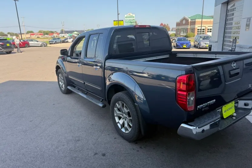 2019 Nissan Frontier SL photo 1