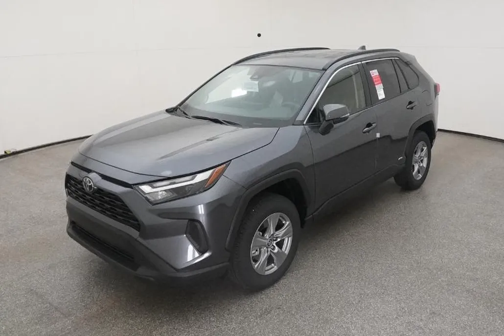 2025 Toyota RAV4 Hybrid LE photo 1
