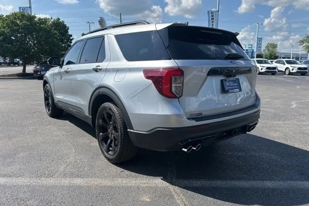 2023 Ford Explorer ST photo 1