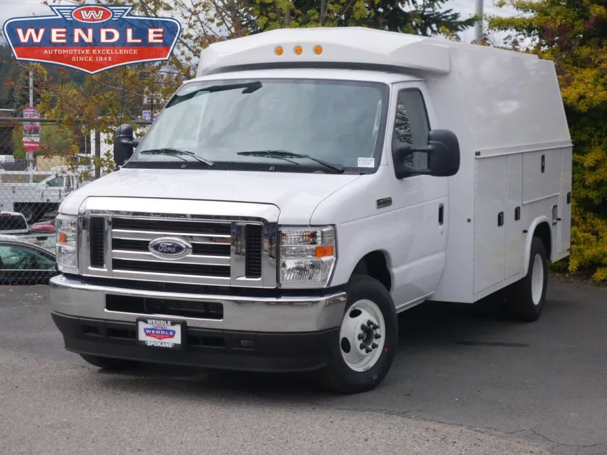 2025 Ford E-350 photo 1