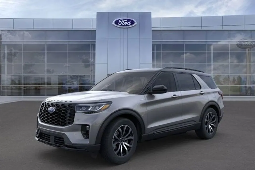 2025 Ford Explorer ST-Line photo 1