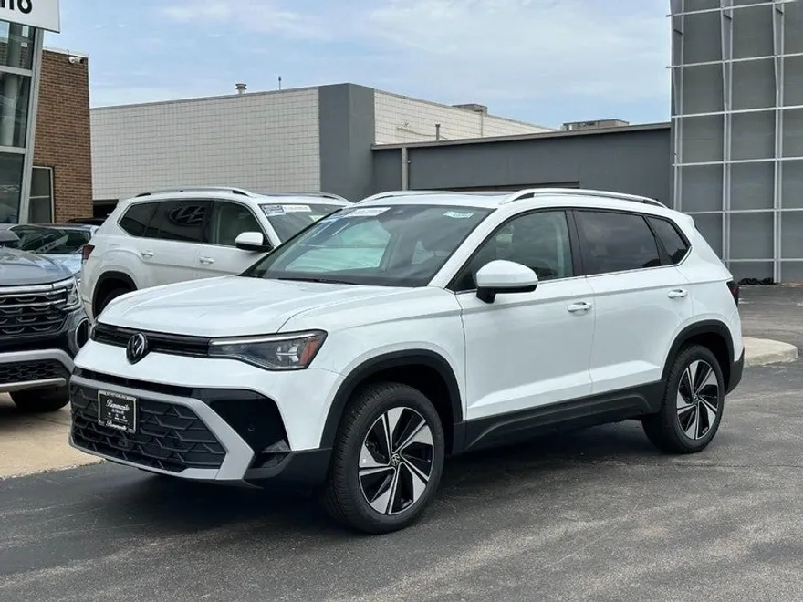 2025 Volkswagen Taos SE photo 1