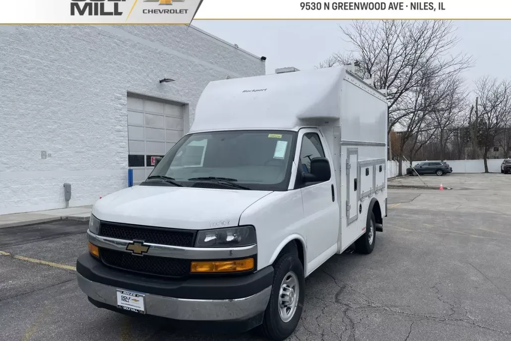 2025 Chevrolet Express 3500 Cutaway Van photo 1