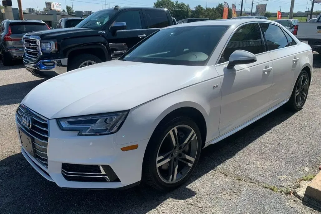 2017 Audi A4 TFSI Premium photo 1