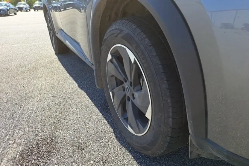 2024 Nissan Rogue SV photo 1