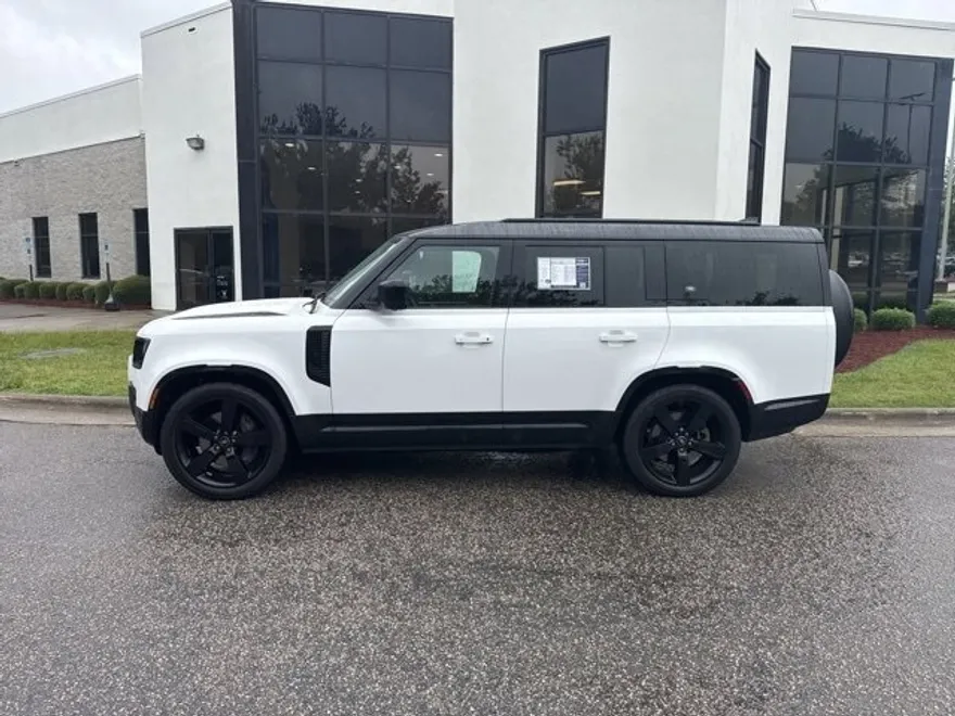 2023 Land Rover Defender X-Dynamic SE photo 1