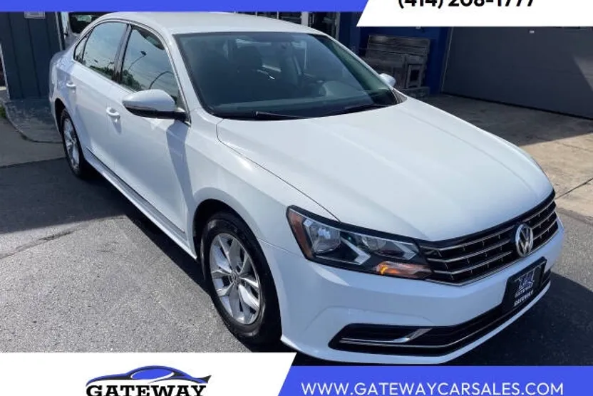 2016 Volkswagen Passat TDI S R-Line photo 1