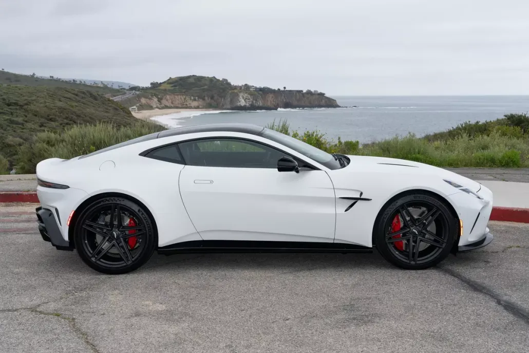 2025 Aston Martin Vantage photo 1