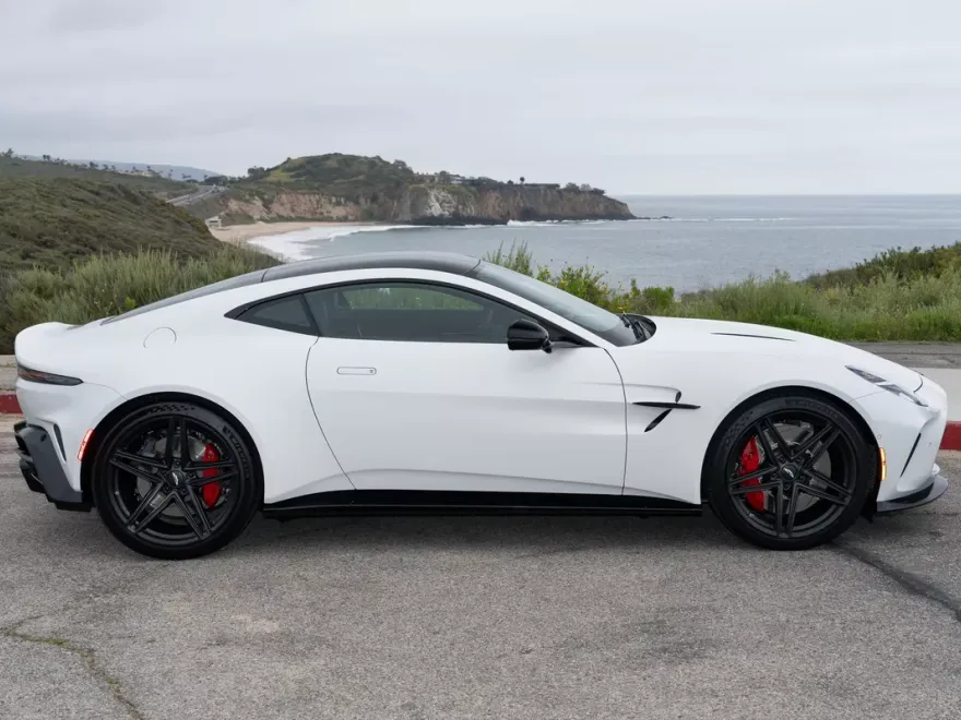 2025 Aston Martin Vantage photo 1