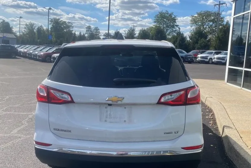 2020 Chevrolet Equinox LT photo 1