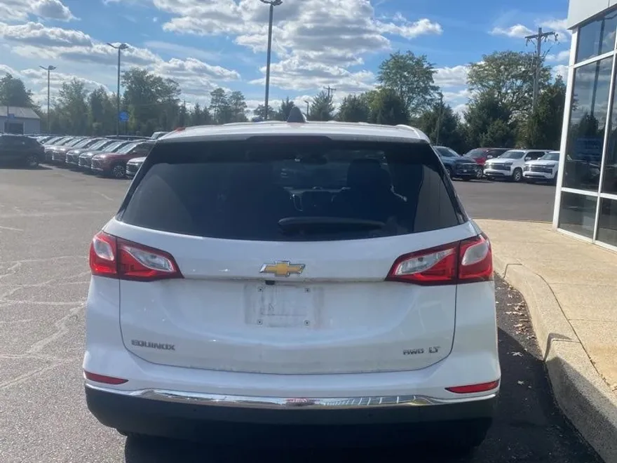 2020 Chevrolet Equinox LT photo 1