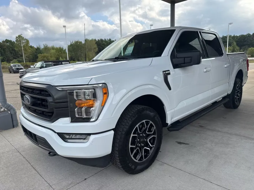 2023 Ford F-150 XLT photo 1