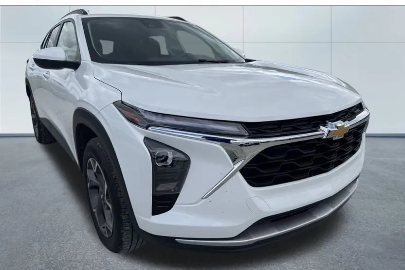 2024 Chevrolet Trax LT photo 1
