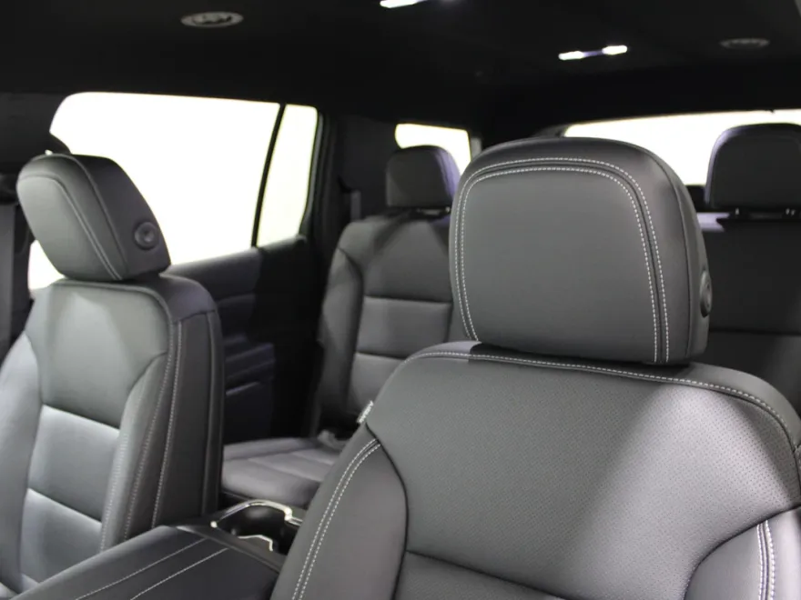 2025 Chevrolet Traverse photo 1