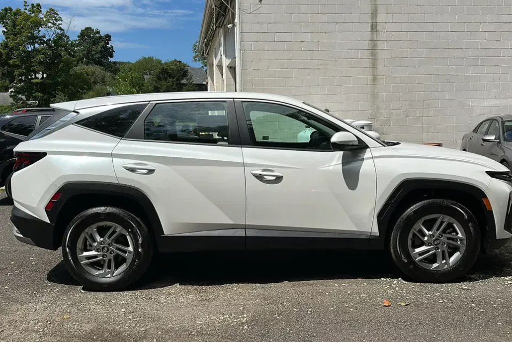 2025 Hyundai Tucson SE photo 1