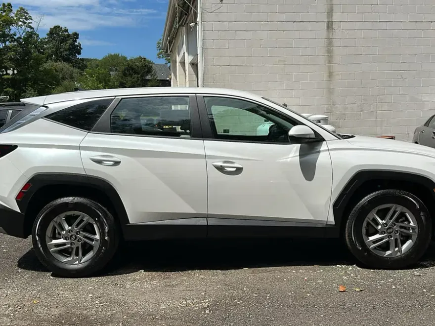 2025 Hyundai Tucson SE photo 1