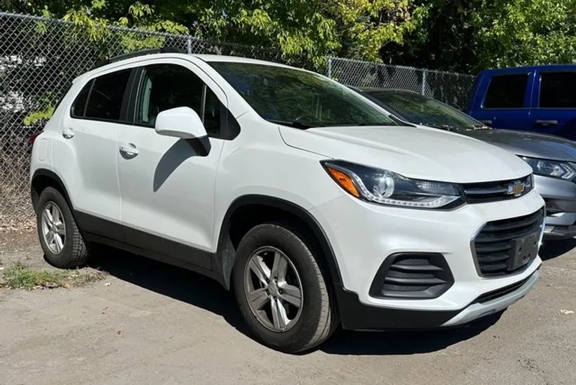 2022 Chevrolet Trax LT photo 1