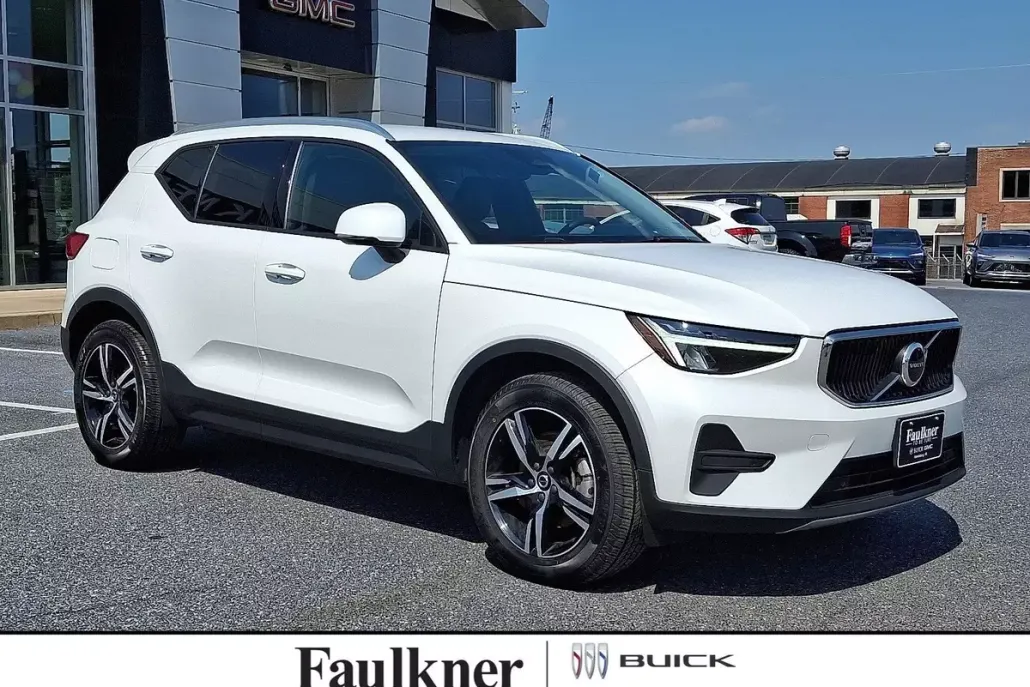 2023 Volvo XC40 Core photo 1