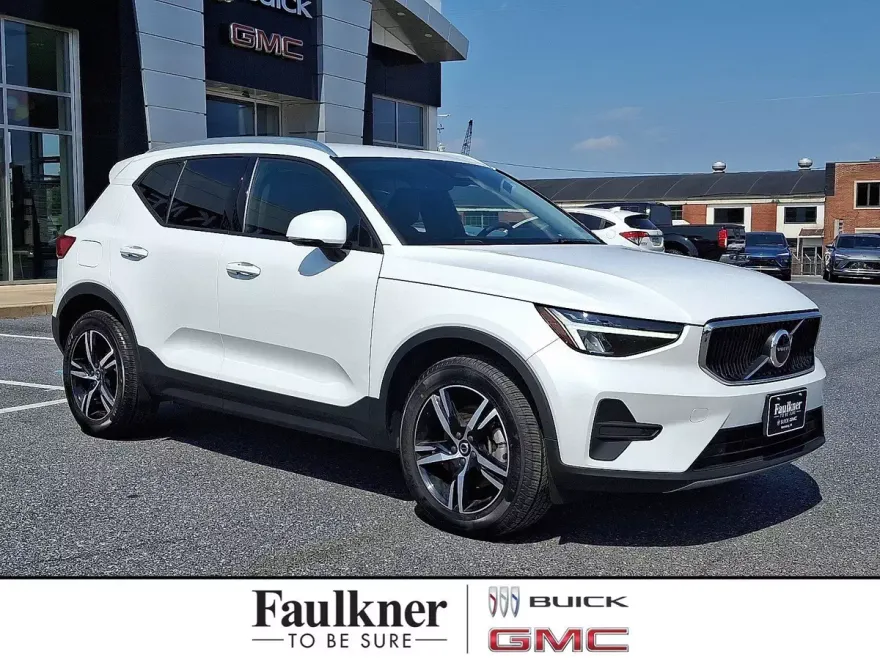 2023 Volvo XC40 Core photo 1