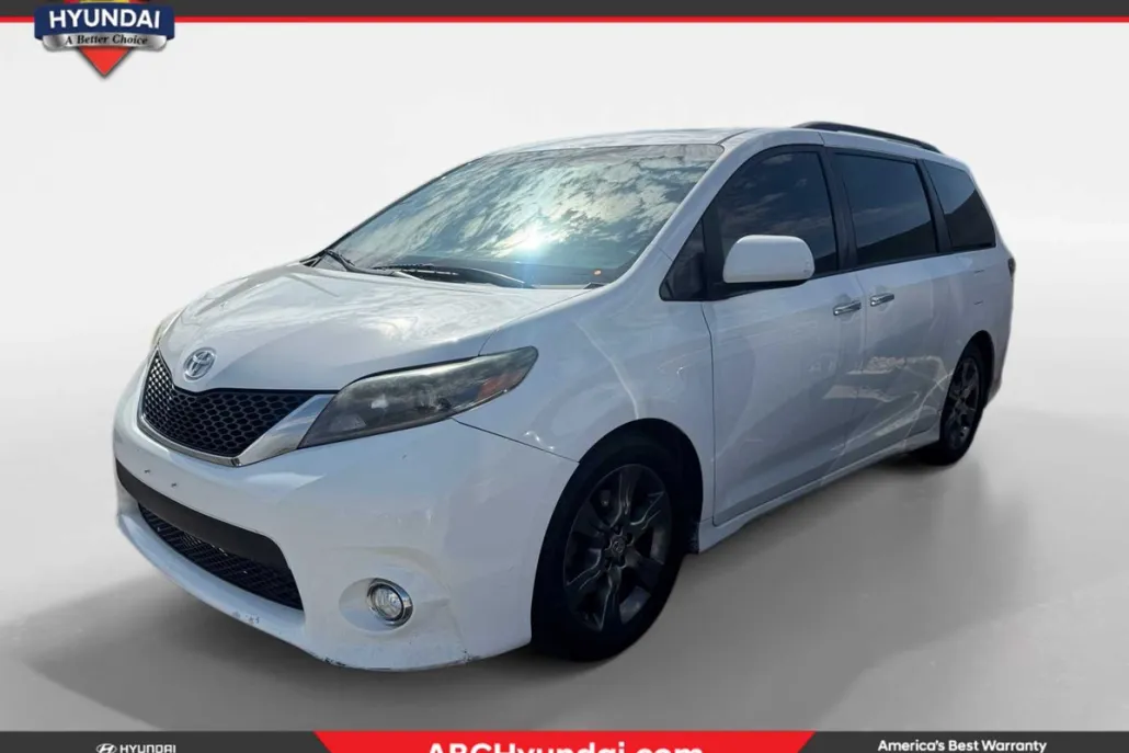 2015 Toyota Sienna SE photo 1