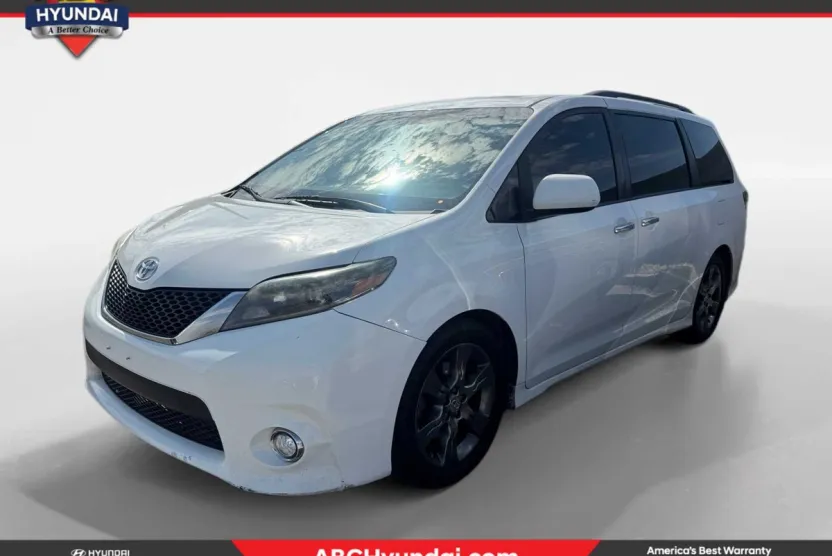 2015 Toyota Sienna SE photo 1